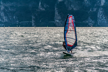 Windsurf sul lago