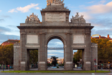 Obraz premium Historic monument Puerta de Toledo or Toledos gate in madrid. Autumn cityscape at sunrise. In Spain, Europe