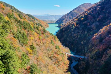 日本アルプス山麓にある北葛沢という渓谷を空撮