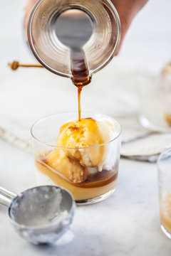 Affogato with salted cocos-caramel