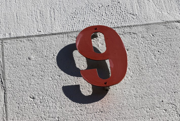 Hausnummer 9