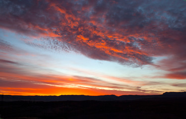 Obraz premium the sunrise painted the sky in vivid colors