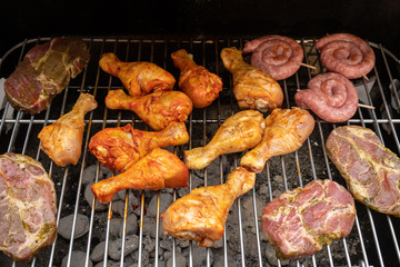 Fleisch auf dem Grill 11