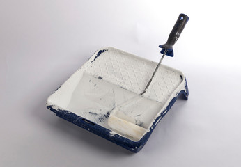 Blue tray with roller for paint