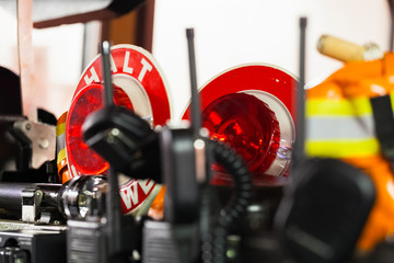 Professionelles Kommunikationsgerät der Feuerwehr im Ensatzfahrzeug