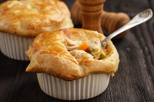 Chicken pot pie with carrot, grean peas and cheese.