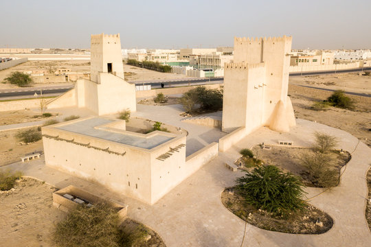 Barzan watchtowers, Umm Salal Mohammed Fort Towers, ancient Arabian fortification near Umm Salal Muhammad town and Doha city, Qatar. Aerial drone foto