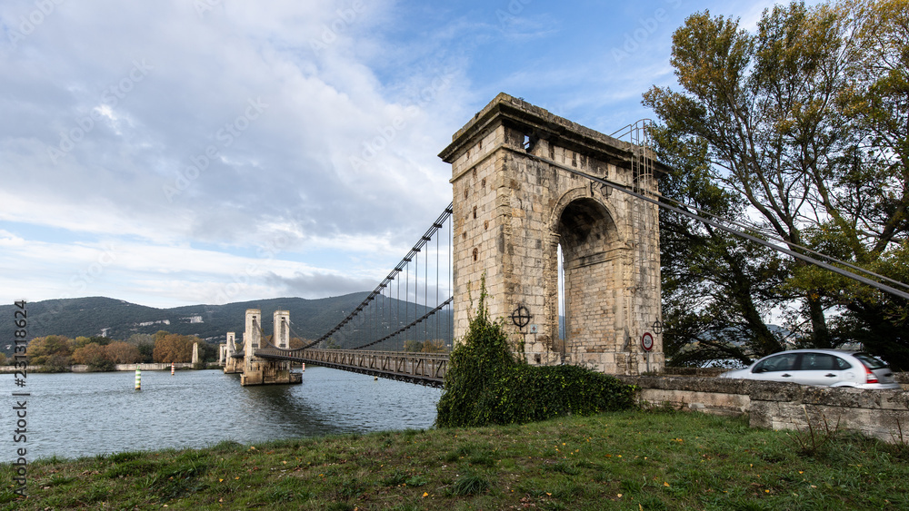 Sticker Le pont du Robinet relie la Drôme et l'Ardèche par dessus le Rhône