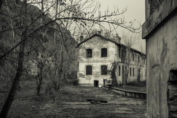 Vieja fabrica abandonada