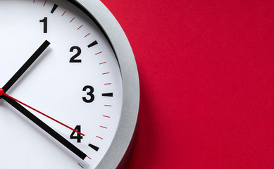 clock face on red background - obrazy, fototapety, plakaty