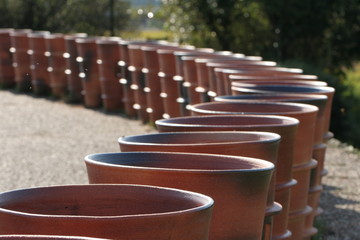 信楽焼の円筒埴輪の行列