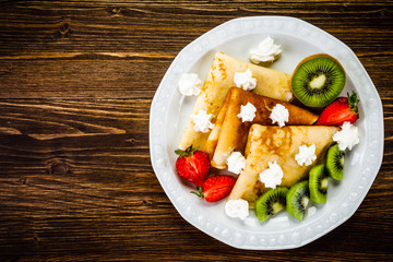 Crepes with fruit and creme