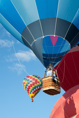 Obraz premium hot air balloons in the sky vertical