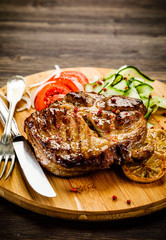 Grilled steak with vegetables