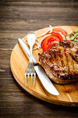 Grilled steak with vegetables