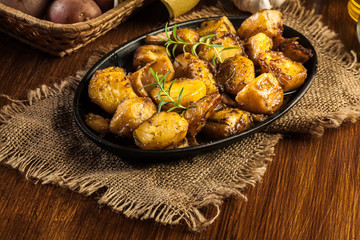 Roasted potatoes with garlic and rosemary