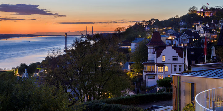 Hamburg abends Elbe Hang Bauers Park Blankenese