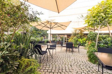 Obraz premium Garden restaurant in city center