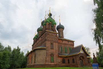 Fototapeta na wymiar St. John the Baptist Church in Yaroslavl, Russia