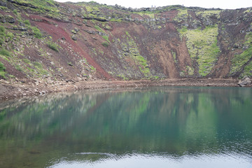 Fototapeta na wymiar Kerið – Kratersee im Süd-Westen Islands