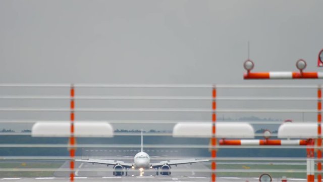 Airplane braking after landing