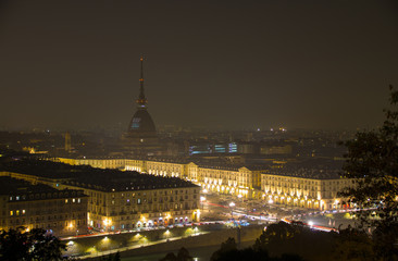 Naklejka premium Skyline notturno di Torino