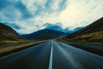 Conduciendo solo por la carretera, Islandia