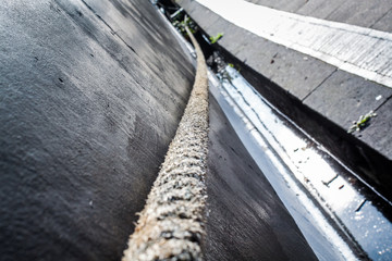 Festmacherleine an einem Schiff