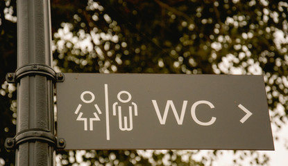 Toilet sign in the park, toilet sign, how to get to the toilet
