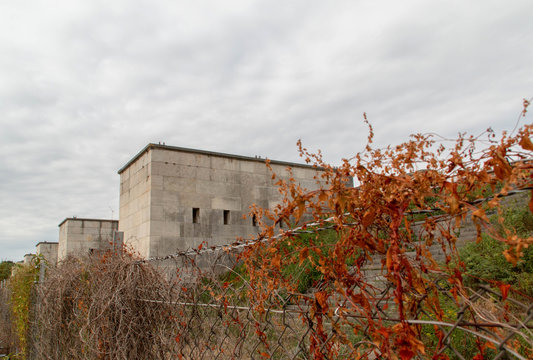 Zepelinfeld von aussen im Herbst