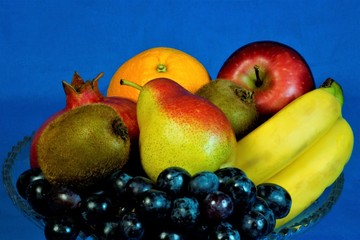  Fruit set-juicy and sweet edible fruits of plants, used for cooking, juices and winemaking. Bananas,pomegranate, grapes, Apple, pear, kiwi. 