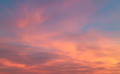 Foto auf Acrylglas Antireflex Wunderschöner pastellfarbener bewölkter Sonnenuntergang © AARTI