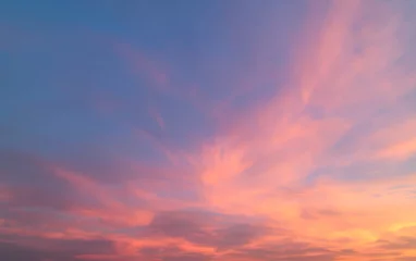 Poster Wunderschöner pastellfarbener bewölkter Sonnenuntergang © AARTI