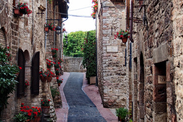 Pittoresque road in Assisi