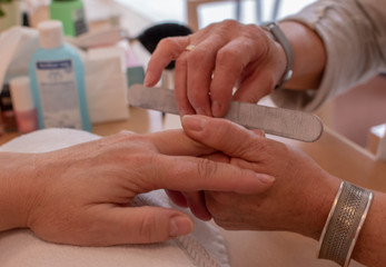 Maniküre und Nagelpflege