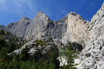 Fototapeta na wymiar la parete nera e le cime del Catinaccio; Dolomiti di Fassa