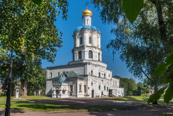Fototapeta na wymiar The old church in Chernihiv