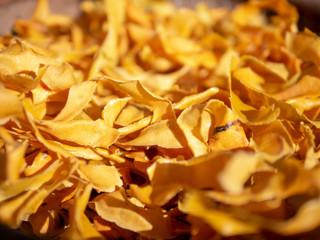 柿の皮を干している