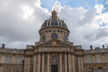 Fototapeta na wymiar The Institut de France viewed from the pont des Arts