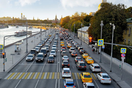 Evening traffic jam near the Moscow Kremlin