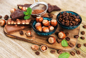 Obraz na płótnie Canvas Chocolate and nuts