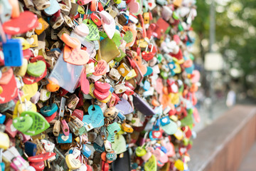Obraz premium areity of locked key at N Seoul tower on the Namsan mountain that people believe they will have the forever love if write the couple name on it