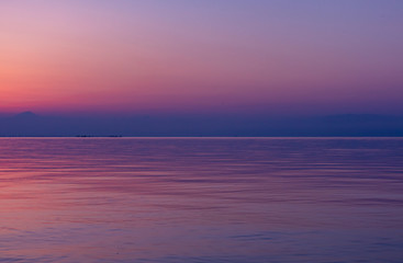 Fototapeta premium 琵琶湖の夜明け前のグラデーション