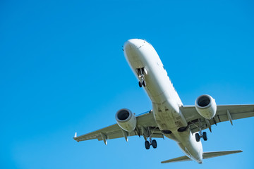 旅客機・飛行機・青空