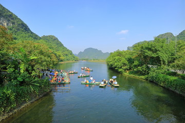 Fototapeta na wymiar Trang Anin NInh BInh,Vietnam. world heritage site