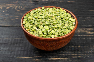 Dry green peas in bowl