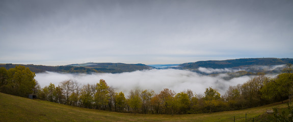 Eifellandschaft im Nebel