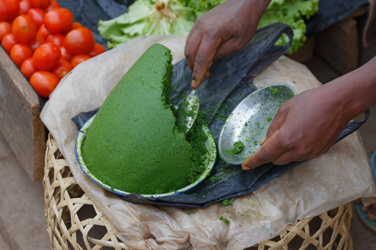 Kräuterpaste auf dem Markt Ambositra