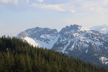 Fototapeta premium Der Schinder (1.808 Meter) im Winterkleid