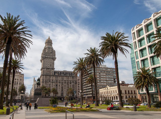 Fototapeta na wymiar Independence Square, Montevideo